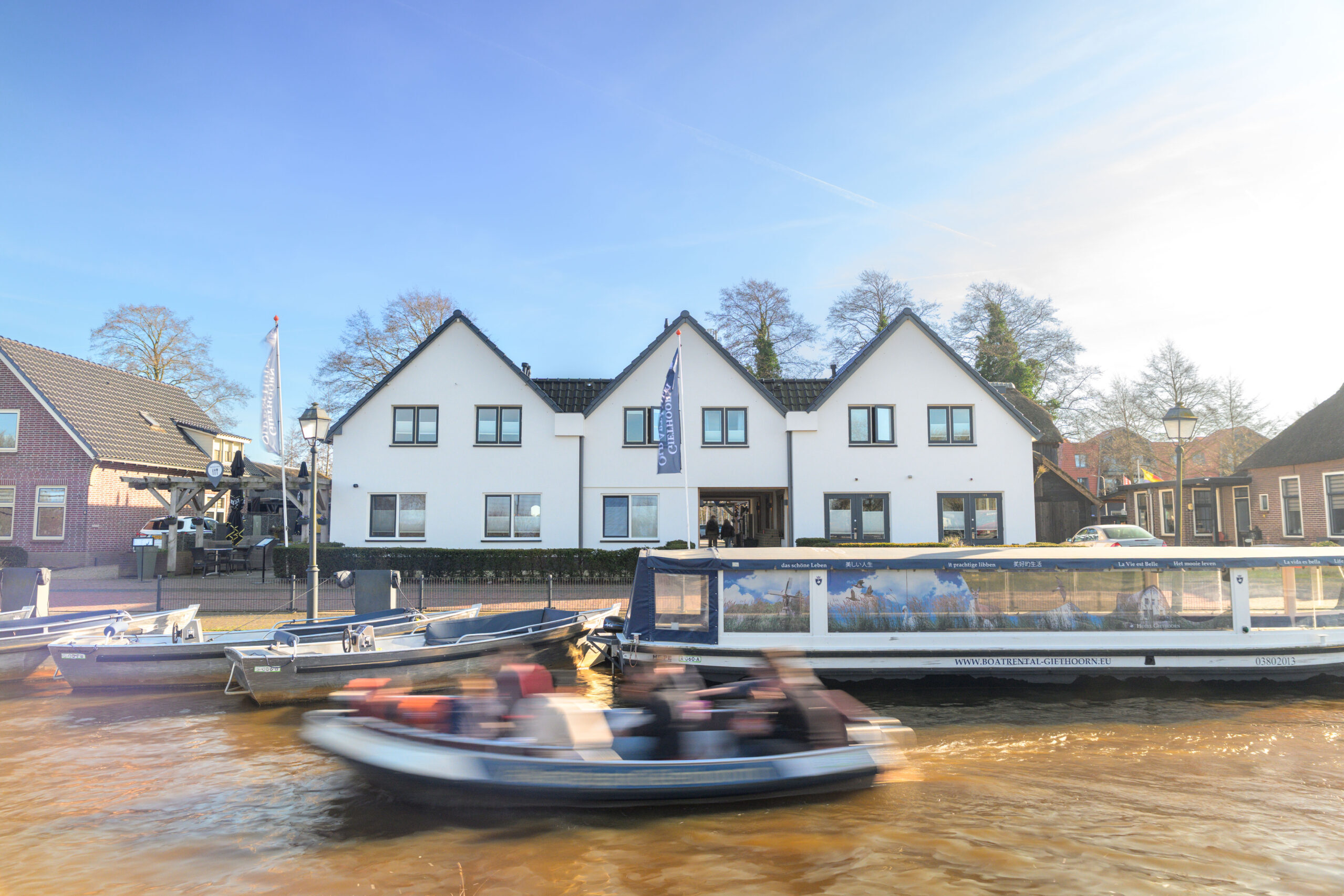 Waterzijde Giethoorn Old Art Hotel